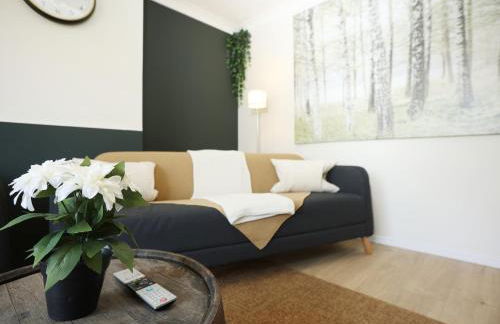 Homely ! Perfect for Contractors and Guests with Private off street parking - Foto 20