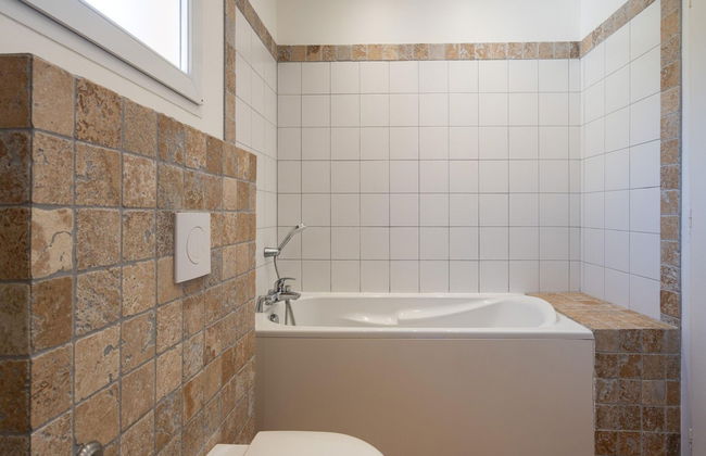 Villa in Montbrun With Pool and Mountain Views - Photo 19