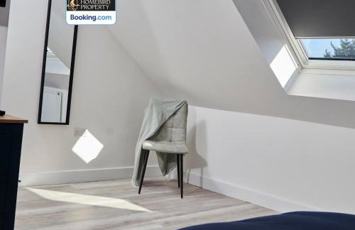 Spacious 4BDR House By Homebird Property Management Short Lets & Serviced Accommodation Leeds With Private Parking & Garden - Foto 21