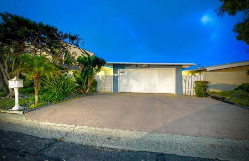 Oceanfront Villa with Private Beach Access, Remodeled Kitchen - Photo 45