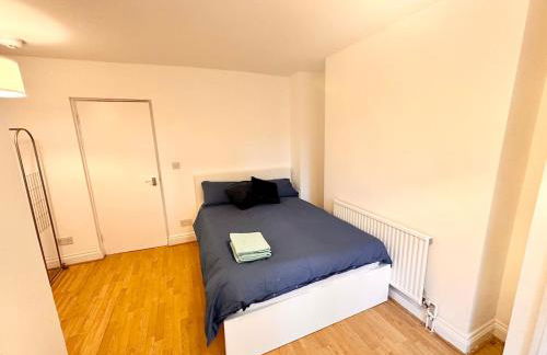 Flat-By Lewisham Train Station - Foto 13