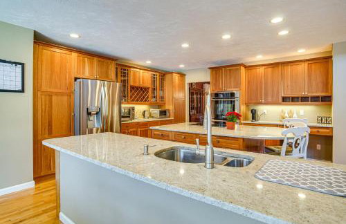 3 Mi to Megansett Beach Home with Pool and Game Room - Foto 8