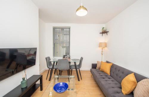 Modern 4 Bedroom House Sleeps 10 Free Parking Liverpool - Foto 1
