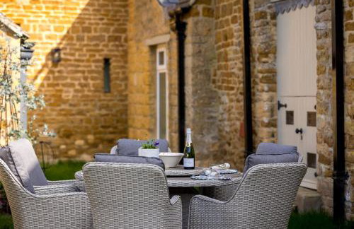 Luxury Boutique Barn Hideaway Near Bourton with Hot Tub - Foto 8