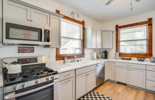 3 Mi to Road America Spacious Elkhart Lake Home! - Foto 10