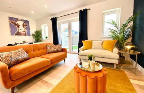 Amazing NEW Large 2 bedroom House - 5 Minutes to the nearest Beach! - Great Location - Garden - Parking - Fast WiFi - Smart TV - Newly decorated - sleeps up to 5! Close to Poole & Bournemouth & Sandbanks - Foto 7