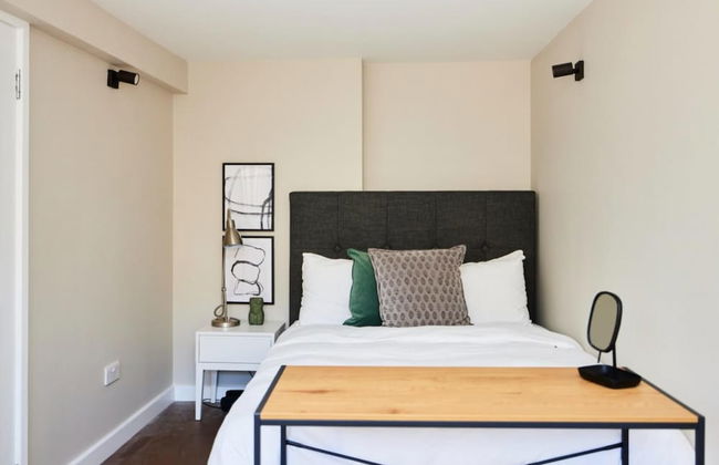 The Holland Park Crib - Classy 2bdr House - Photo 4