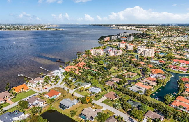 Beautiful Private Pool Home In-between Fort Myers Beach And Sanibel Island 3 Bedroom Home by RedAwning - Photo 27