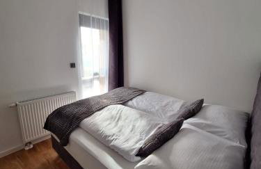 City heaven,self check in, with free parking - Foto 53