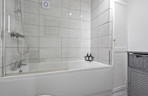 Spacious 3 Bedroom Contractor Stay House in Birmingham B23 near M6 & Fort Dunlop with Free Parking and WiFi - Foto 13