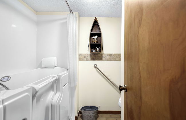 Lake Getaway - Photo 16