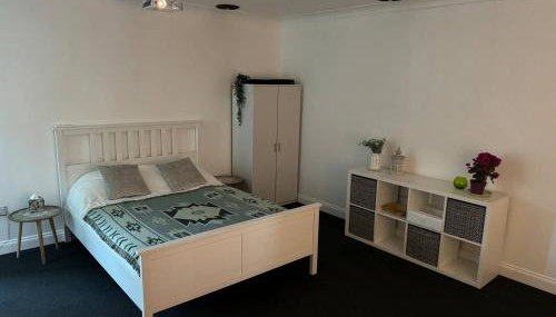 Spacious private cinema guest house - Foto 2, wardrobe