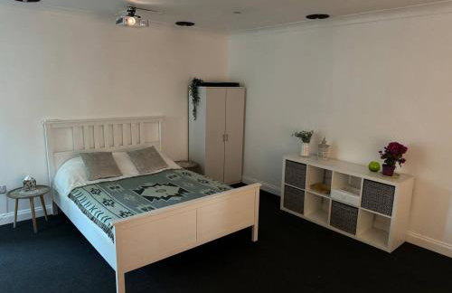 Spacious private cinema guest house - Foto 2