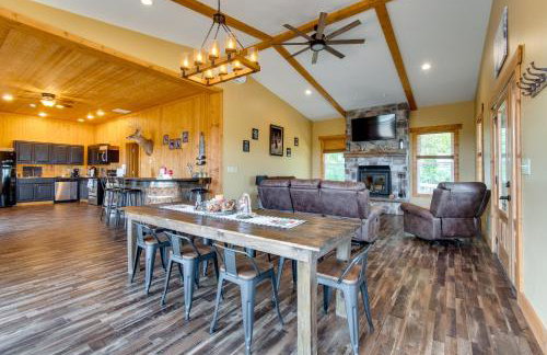 Tranquil La Prairie Retreat with Patio and Fireplace! - Foto 1