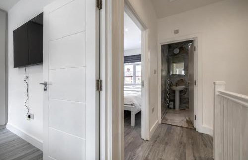 Modern home with driveway parking for 2 vehicles, near Tottenham Hotspur Stadium, White Hart Lane Train Station - Foto 19