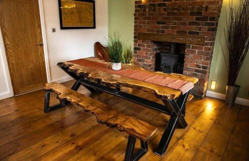 5 Bedrooms, Pool Table, Sleeps 10, Contractor Stays, Family Gatherings - Secure Free Parking - Foto 4