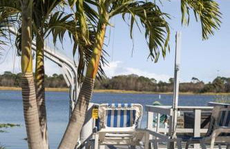 Exquisite Lakefront Pool House Awaits Pool 10 PPL - Foto 66