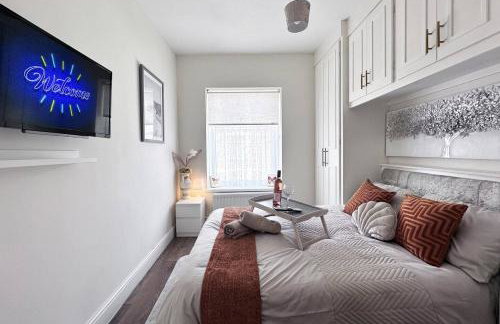 Chic Charming Classic 3bed w Ensuite - Pontypridd - Foto 1