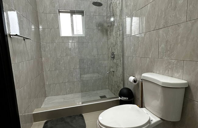 Luxury Living- Modern - Contemporary Home With Brand New Pool in Manor Park - Foto 20