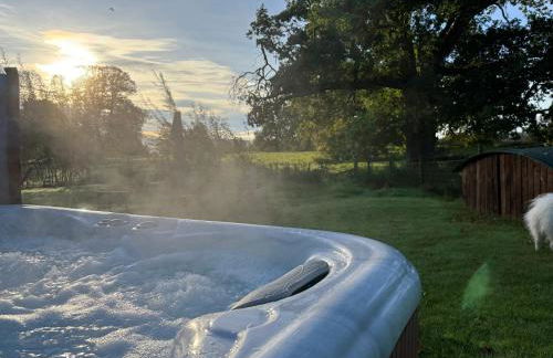 Poachers Hut at Keepers Cottage - Hot Tub & Pizza Oven - Trossachs - Foto 13
