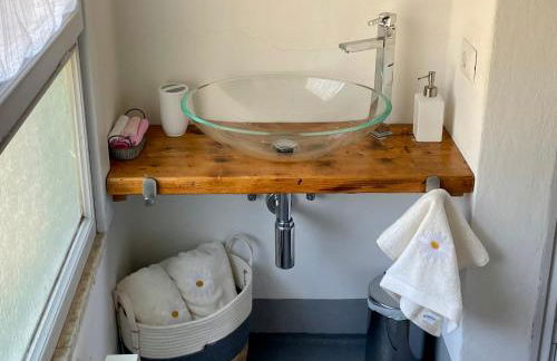 Private Stone Cottage with Starlink & Lake View - Foto 38