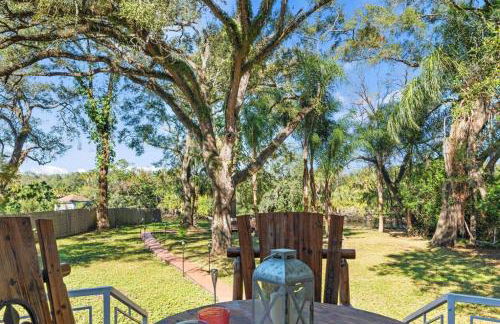 Hideout on the Hillsborough is a Gorgeous Renovated 3BR Pet Friendly Home on the Hillsborough River located in the North End of Seminole Heights - Foto 39