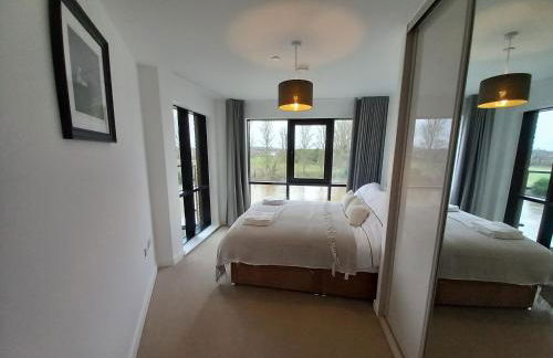 Central Modern and Spacious River view Apartment with parking - Foto 7