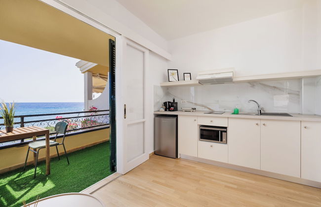 Coastal Bliss Apartments - Photo 11