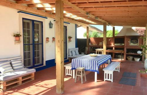 Cottage with Pool,Gourmet BBQ,Wood Oven&Games Barn - Foto 3