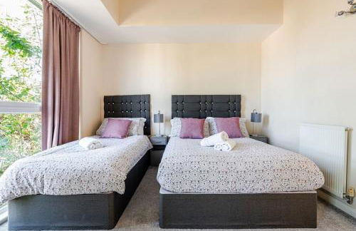 Comfortable 3-Storey House with Free Car Parking - Foto 38