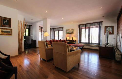 TESS Villa Los Monteros - Photo 8