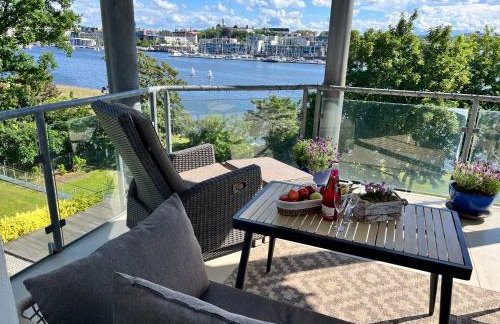 Beste Lage mit Warnowblick - großer Balkon, zwei Schlafzimmer, Aufzug, Stellplatz - Foto 1