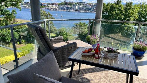 Beste Lage mit Warnowblick - großer Balkon, zwei Schlafzimmer, Aufzug, Stellplatz - Foto 1