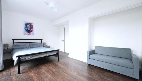 Peaceful and central Leicester Square Apartment - Photo 1