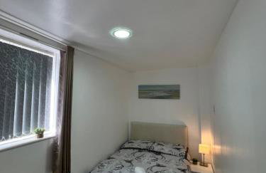 Luxury 4 Bed 3 bath 6 mins from City Renter - Photo 27