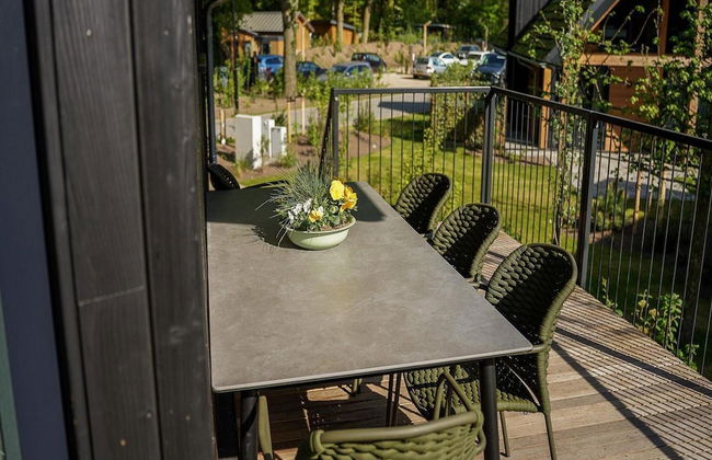 Spacious Holiday Home With Garden - Photo 8