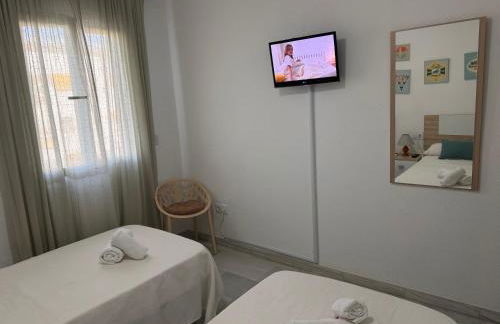 Laguna Beach Haven, WIFI, swimming pools, beach a few steps away, shops - Photo 18