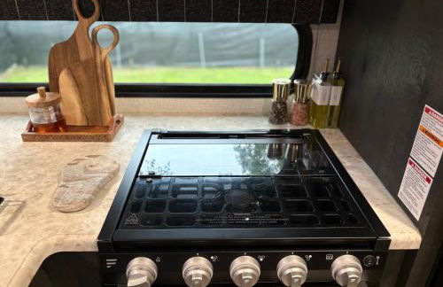 Modern Luxury RV Retreat, Your Cozy Tiny Home - Foto 28