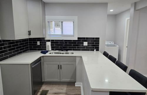 The Silver Villa - 2 King Beds Minutes from Downto - Foto 2