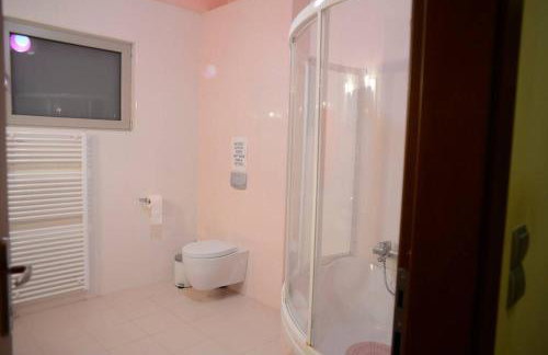 Modern Luxury Villa with Pool, just 5min to sea - Foto 19