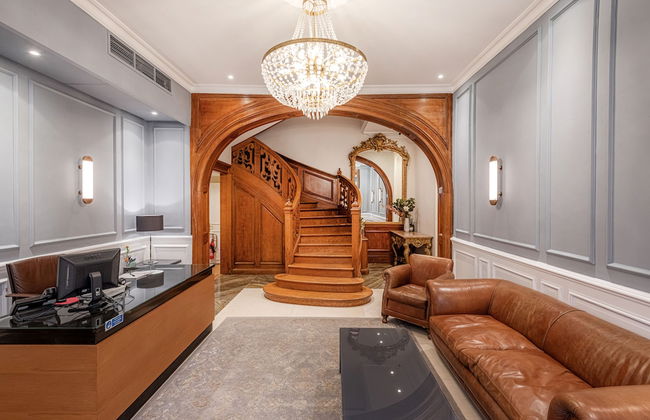 Chesham Court - Photo 3