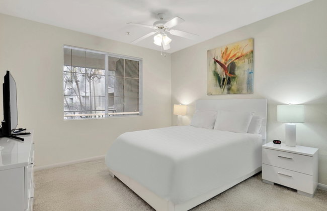 Global Luxury Suites at Town Center - Photo 23