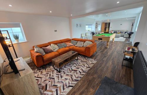 5 Bedrooms, Pool Table, Sleeps 10, Contractor Stays, Family Gatherings - Secure Free Parking - Foto 2