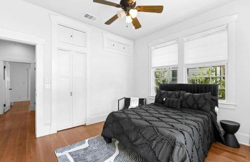 2025 New Build Victorian Gem on UT, 4BR, 2BA Downtown with Free Parking - Foto 13