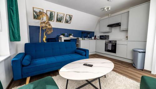 Modern 2-Bed Apartment - Near Train and Town - Parking Available - Foto 3