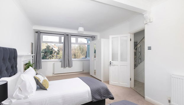 Skyvillion - Enfield 4bed House W Garden & Parking - Photo 4