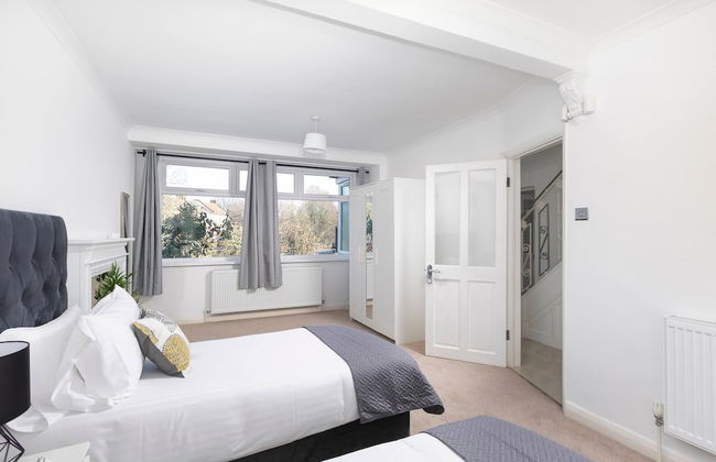 Skyvillion - Enfield 4bed House W Garden & Parking - Photo 4