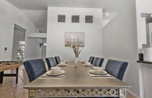 Vegas Retreats Pool, Arcade, Fun, 10min from Airport and the Strip - Foto 31