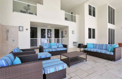 Coastal Condo Deerfield Beach Retreat 3 bed 2 bath - Photo 12