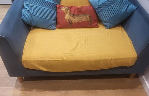 Town Centre Modern 1 Bedroom self-contained Apartment - Photo 7